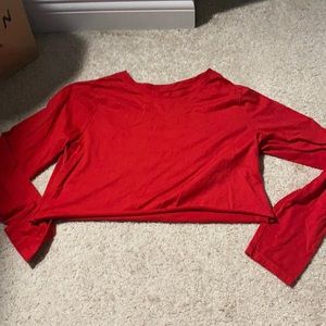 Really comfy long sleeve cropped red shirt